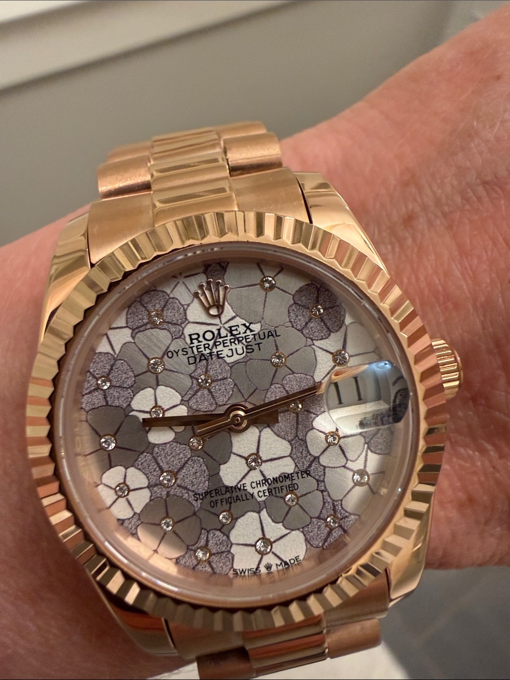 Rose Gold Floral Dial Datejust with White Accents - Picture 6 of 6